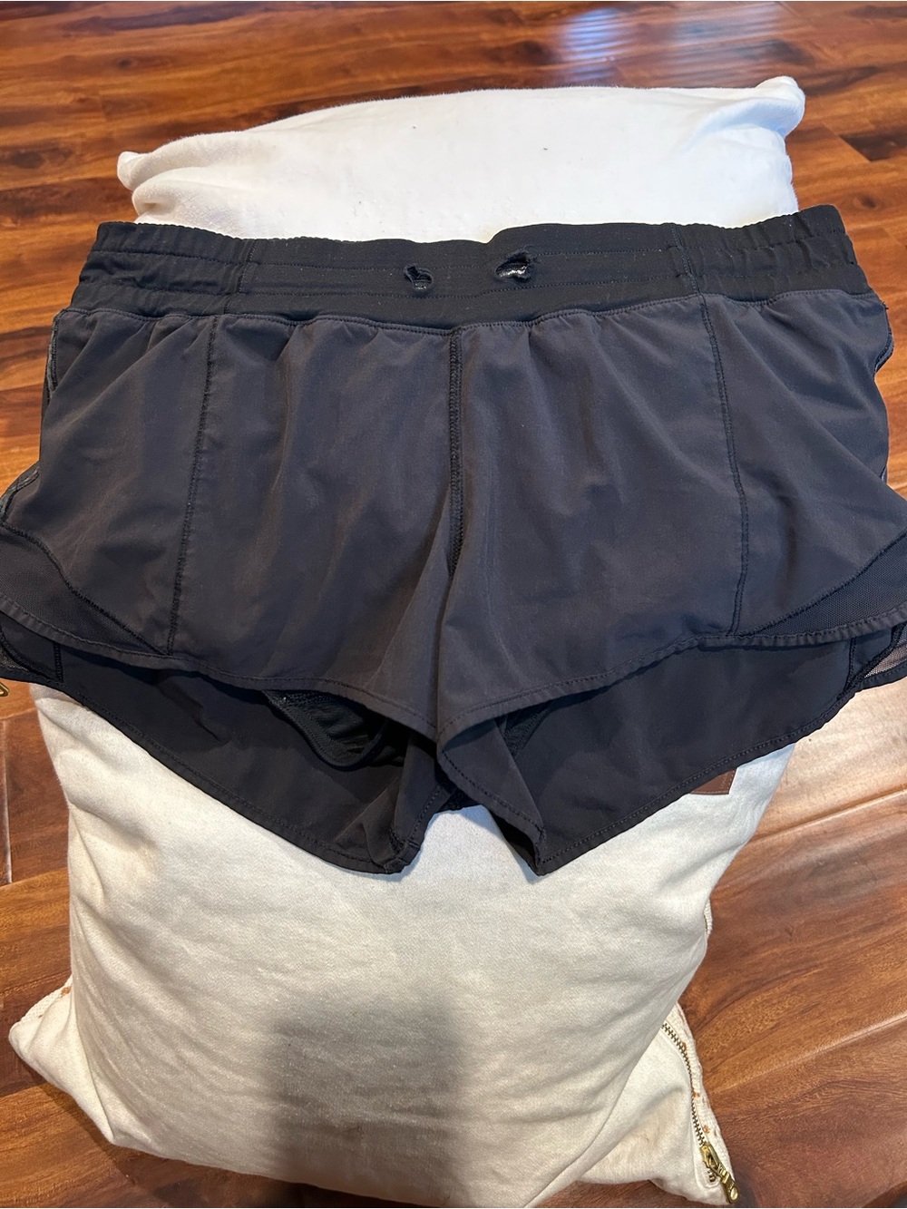 Women's Black Lululemon Hotty Hot Athletic Shorts - Size 4